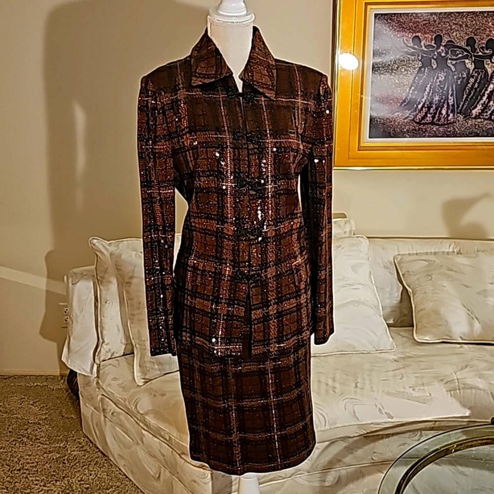 St. John 2 piece. Size 8 with diamondess detail with sequins.